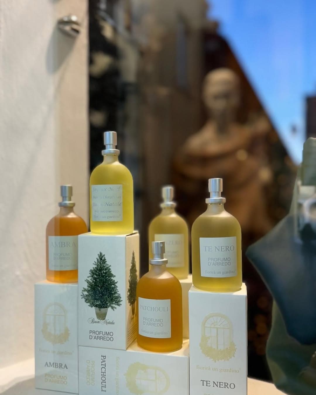 Linea profumi ambiente con essenze Ambra, Patchouli e Tè Nero